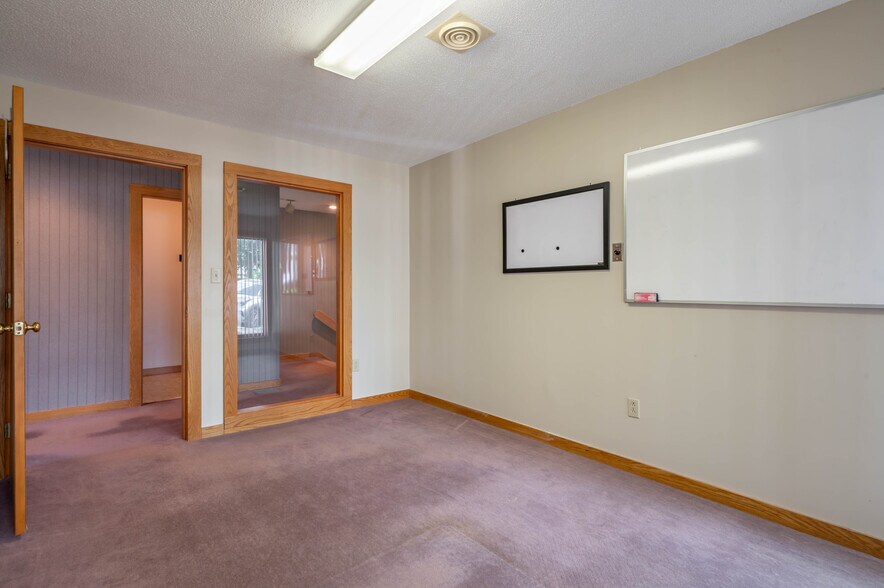 More Photos Of 74 Northeastern Blvd, Nashua Medical For Sale