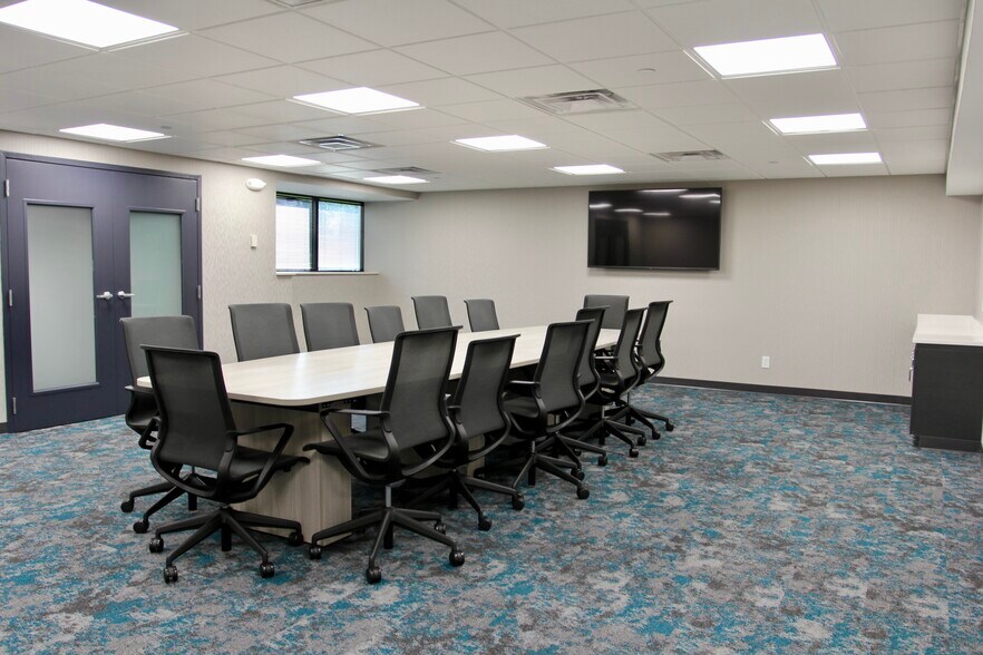 More Photos Of 101 Bullitt Ln, Louisville Office For Lease