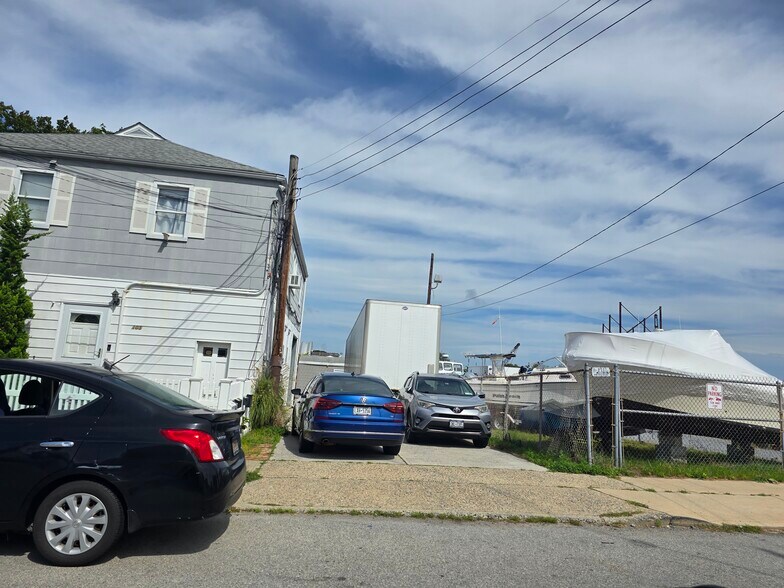 More Photos Of 105 Eastern Blvd, Baldwin Apartments For Lease