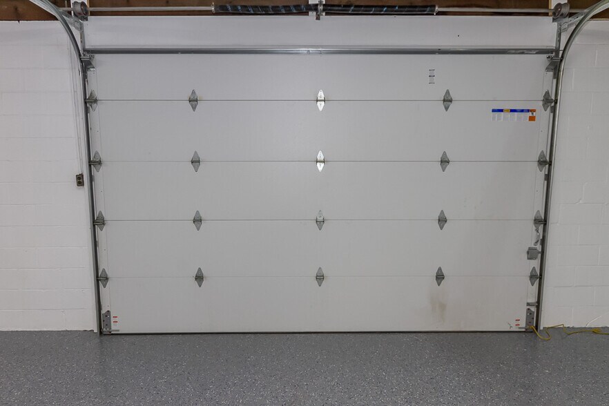 More Photos Of 925 Virginia St, Shelbyville Warehouse For Lease