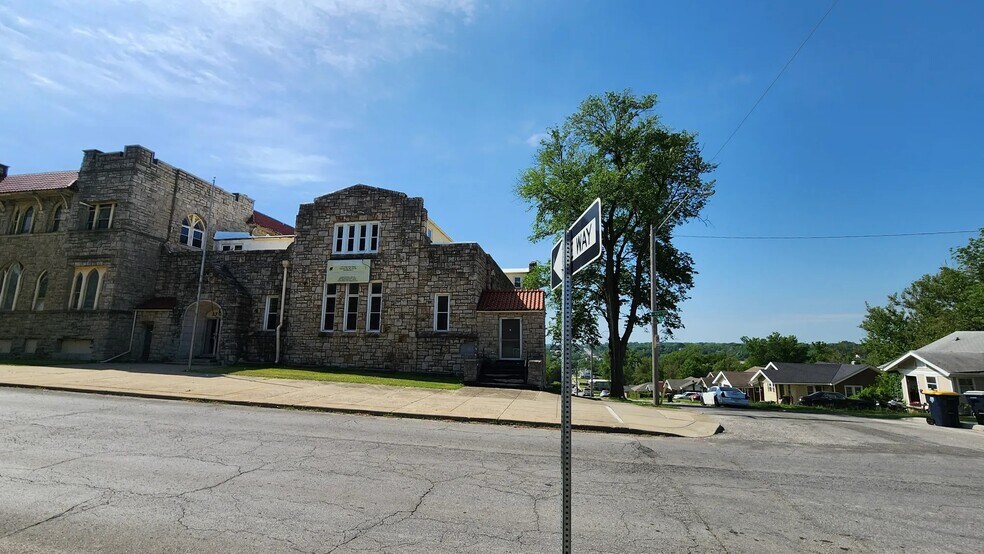 More Photos Of 2701 E 43rd St, Kansas City Specialty For Sale