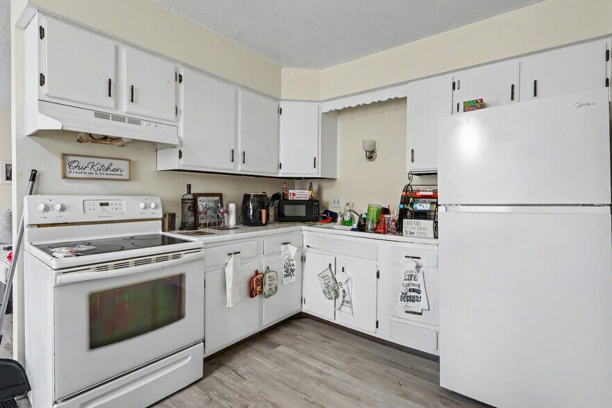 More Photos Of 604-702 W 63rd St, Davenport Apartments For Sale