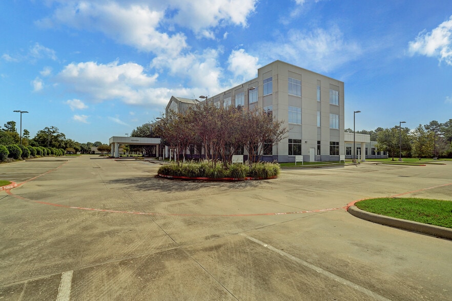 More Photos Of 505 Graham Dr, Tomball Hospital For Sale