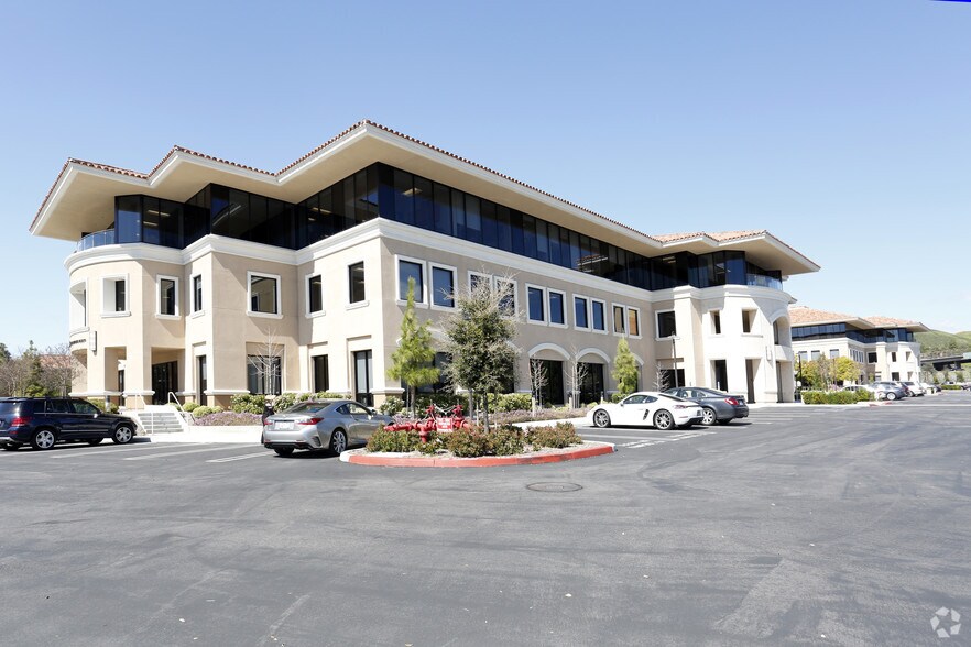 More Photos Of 3075 Townsgate Rd, Westlake Village Office For Lease