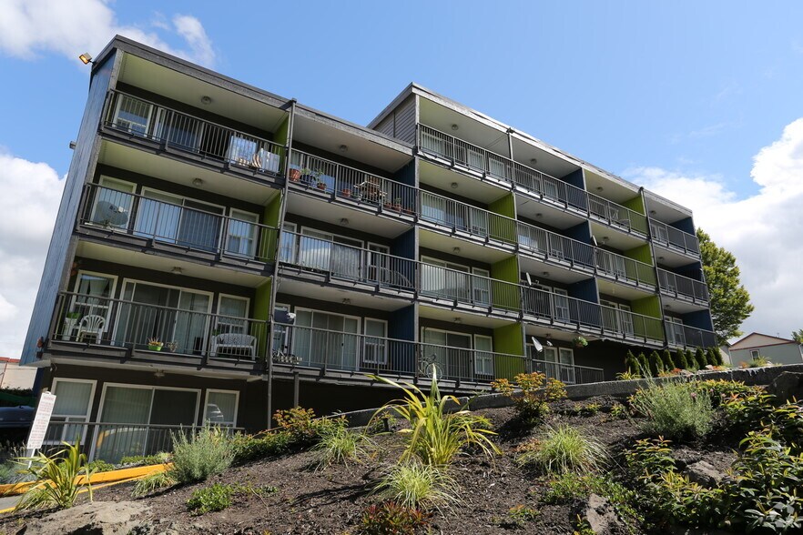 More Photos Of 12411-12415 Ambaum Blvd SW, Seattle Apartments For Sale