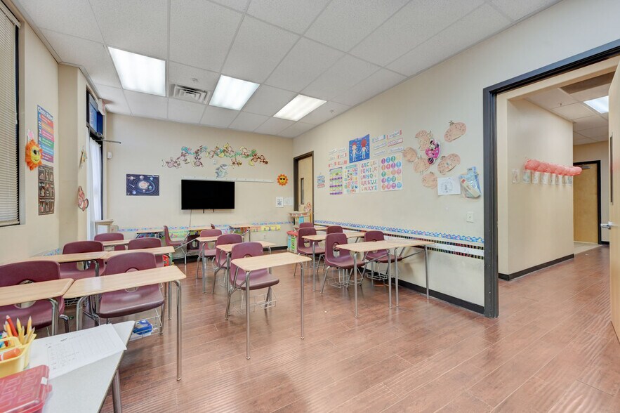 More Photos Of 6284 Spring Mountain Rd, Las Vegas Office For Sale