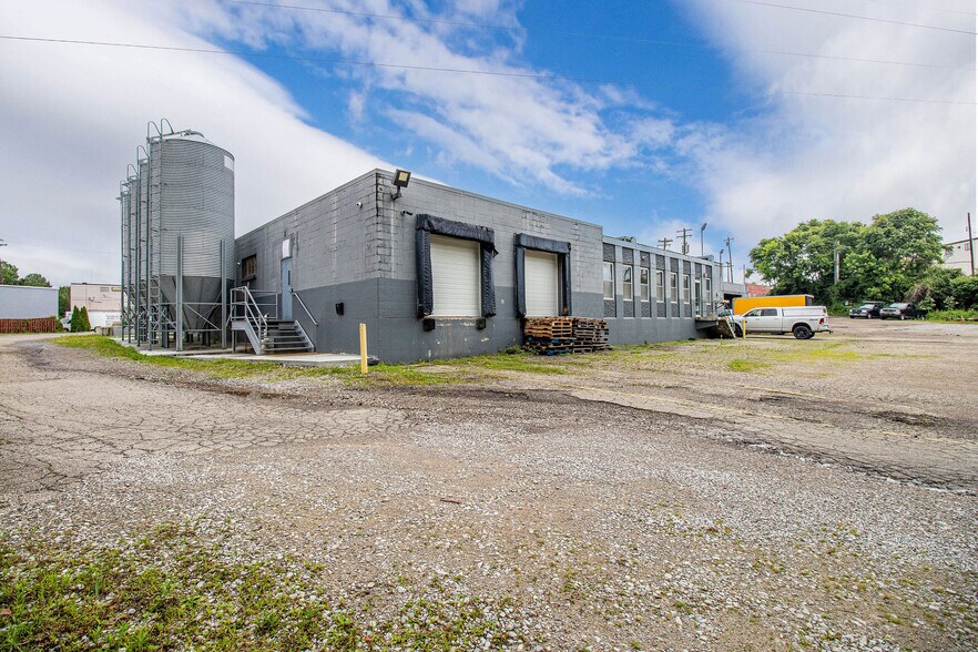 More Photos Of 3717 Jonlen Dr, Fairfax Flex For Lease