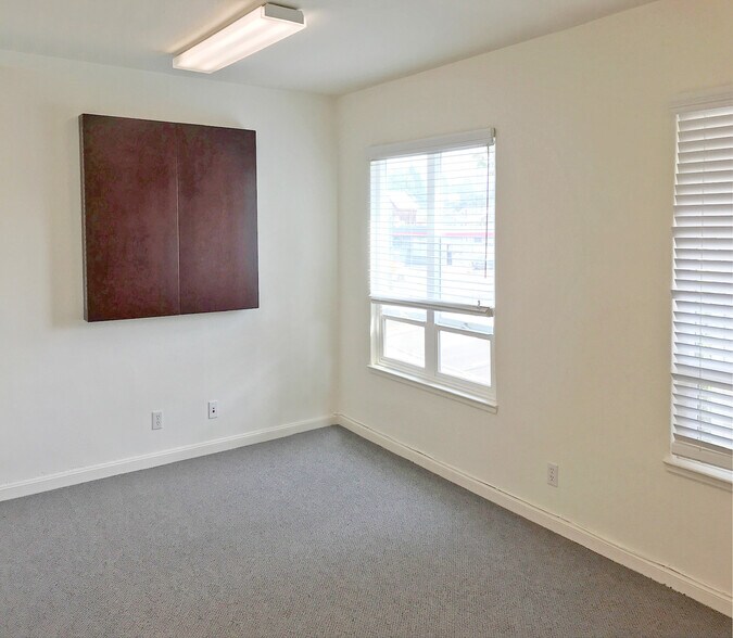 More Photos Of 1658 University Ave, Berkeley Storefront Retail Office For Lease