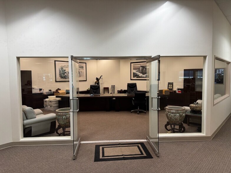 More Photos Of 301 N Rice Ave, Oxnard Manufacturing For Lease