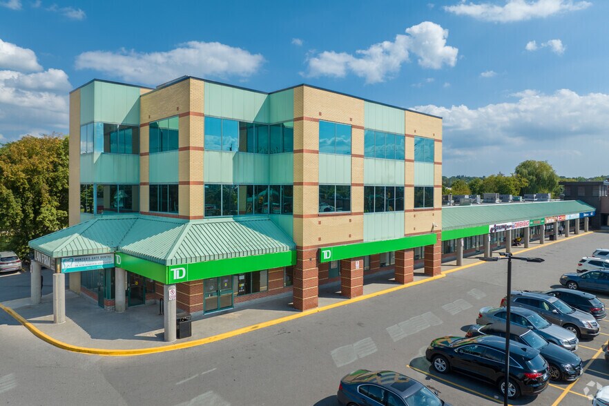 Primary Photo Of 14845 Yonge St, Aurora Storefront Retail Office For Lease