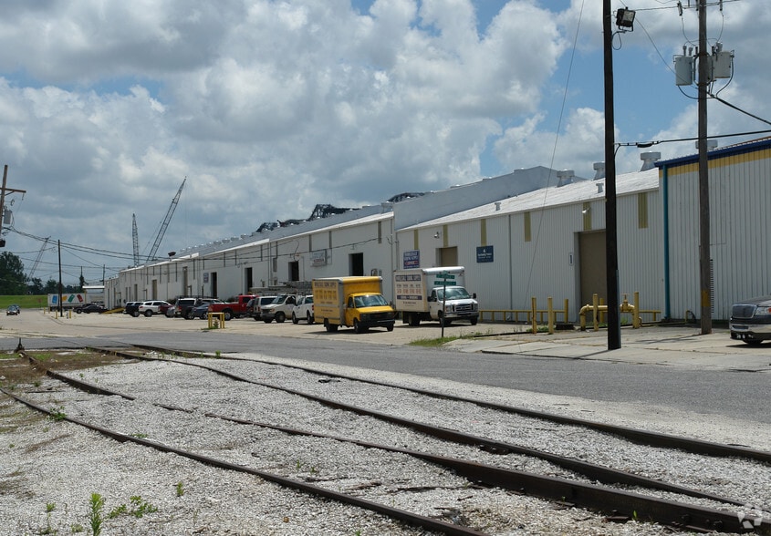 More Photos Of 4737-4749 River Rd, New Orleans Warehouse For Lease
