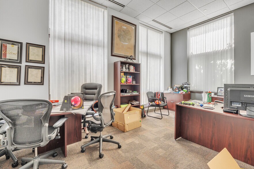 More Photos Of 45 Bartlett St, Marlborough Light Manufacturing For Lease