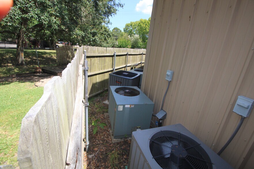 More Photos Of 3421 E Walnut St, Pearland Daycare Center For Sale