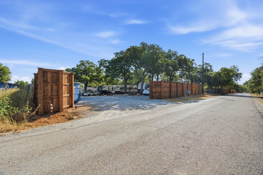 More Photos Of 7170 Briar Rd, Azle Trailer Camper Park For Sale