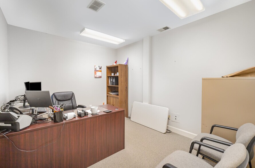 More Photos Of 4523 Park Rd, Charlotte Office For Sale
