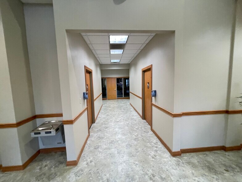 More Photos Of 1001 Chestnut Hills Pky, Fort Wayne Office For Lease