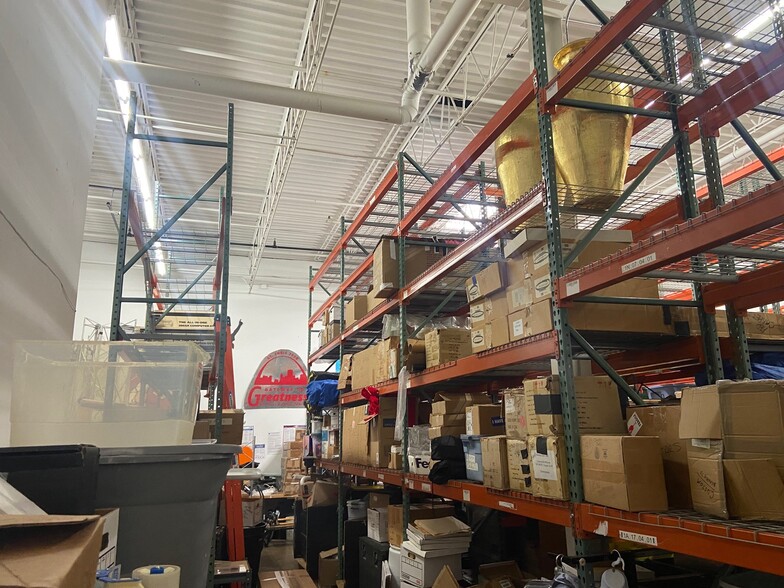 More Photos Of 160-180 Lexington Dr, Buffalo Grove Light Distribution For Lease