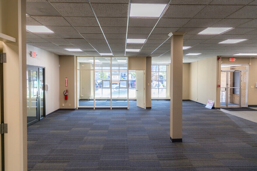 More Photos Of 2-6 N Main St, Wallingford Bank For Lease