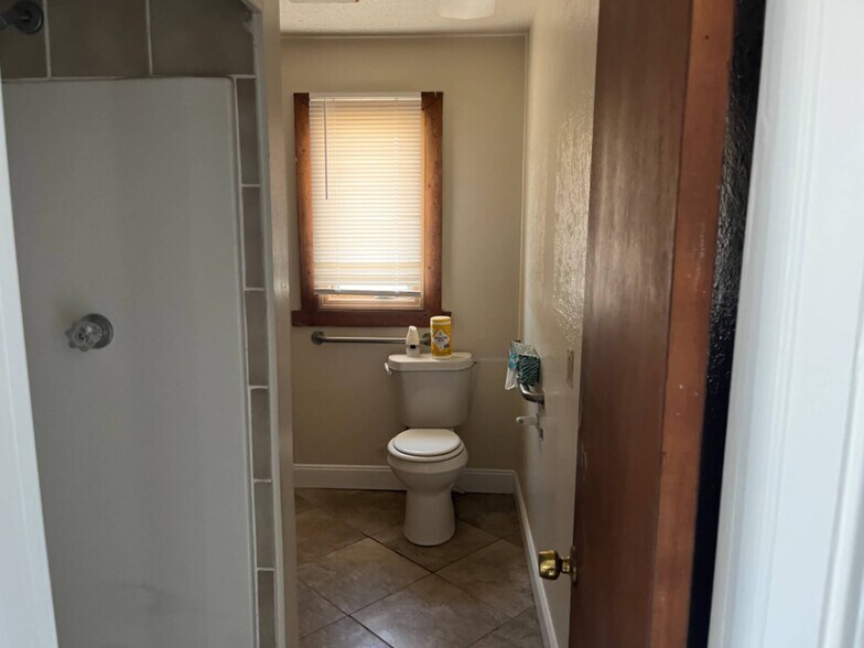 More Photos Of 1501 Se 44th St, Oklahoma City Auto Dealership For Lease