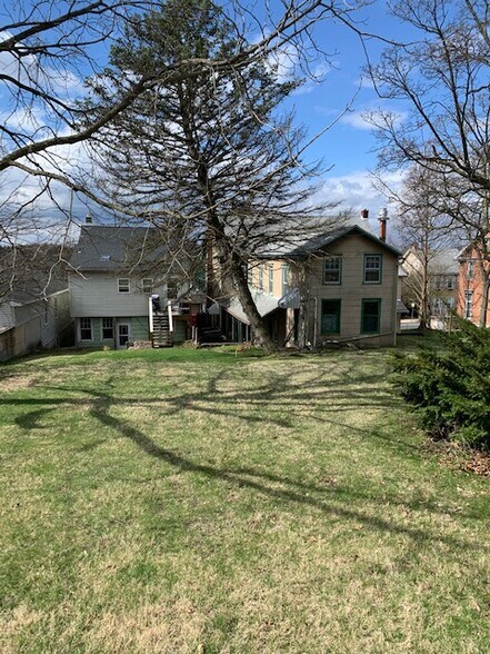 More Photos Of 735 Front St, Catasauqua General Retail For Sale