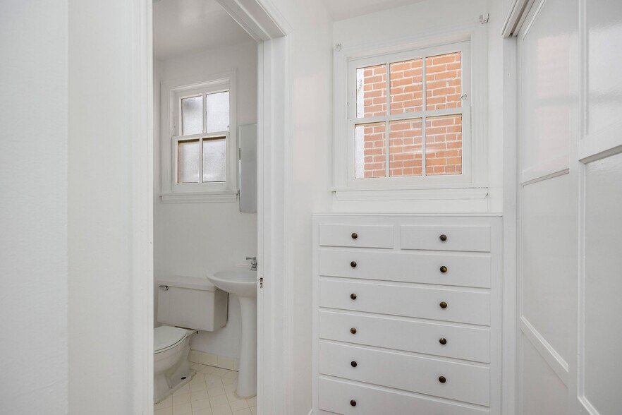 More Photos Of 10370 Ashton Ave, Los Angeles Apartments For Sale