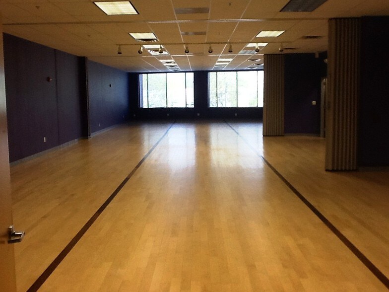 More Photos Of 22610 Gateway Center Dr, Clarksburg Flex For Lease