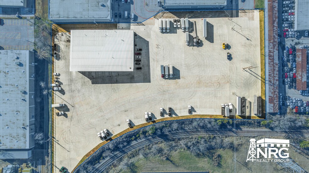 More Photos Of 2626 W Pioneer Pky, Grand Prairie Truck Terminal For Lease