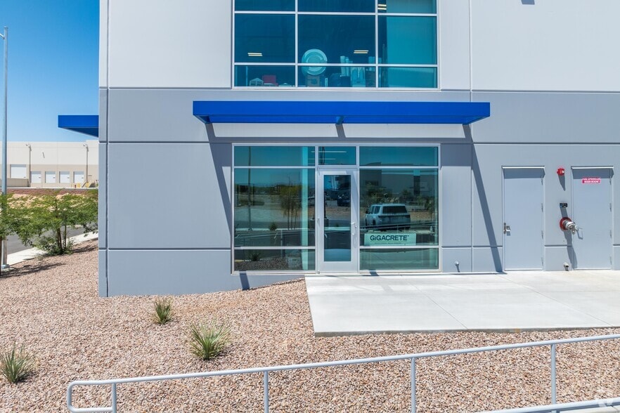 More Photos Of 7600 W Arby Ave, Las Vegas Industrial For Sale