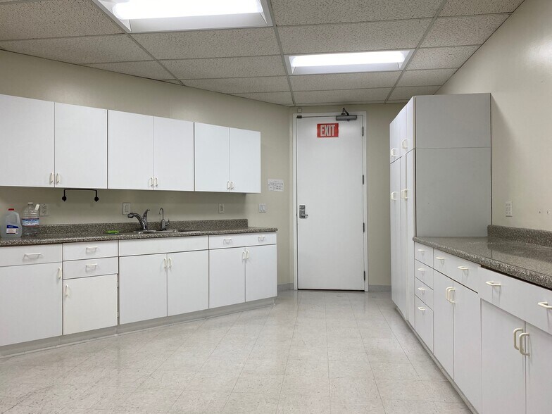 More Photos Of 3637 Motor Ave, Los Angeles Loft Creative Space For Lease