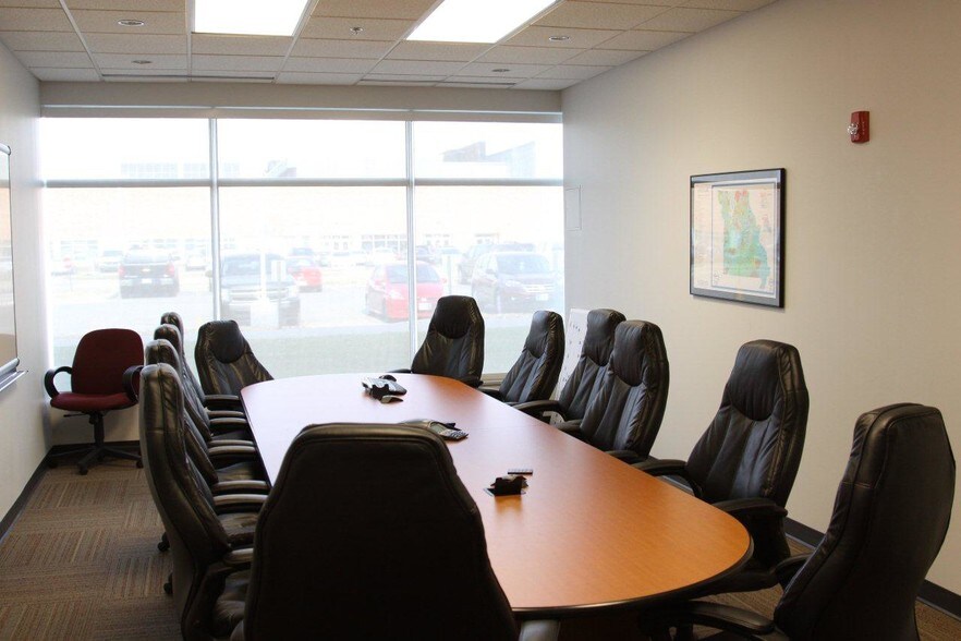 More Photos Of 800-850 NW Chipman Rd, Lee's Summit Office For Lease