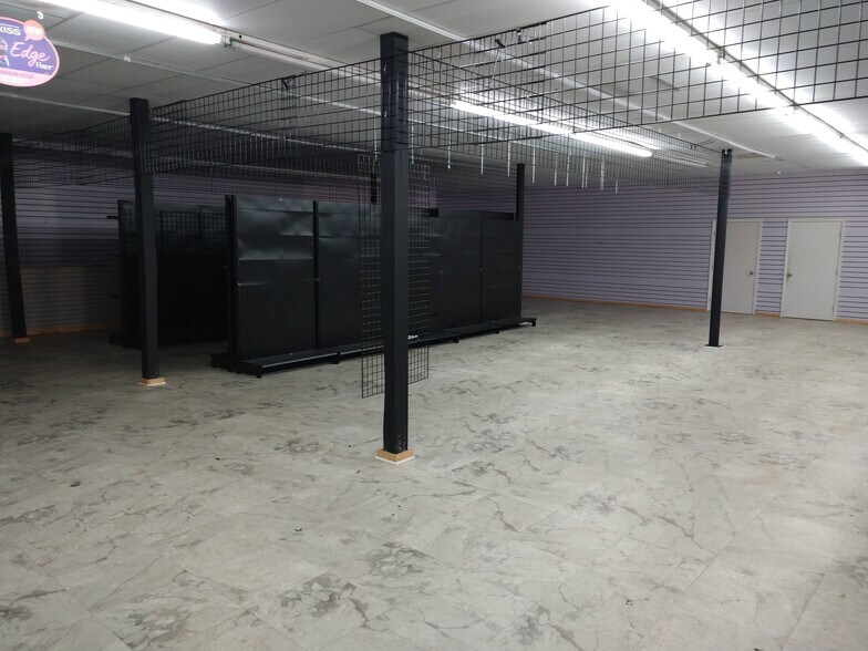 More Photos Of 3380 Summer Ave, Memphis Freestanding For Lease