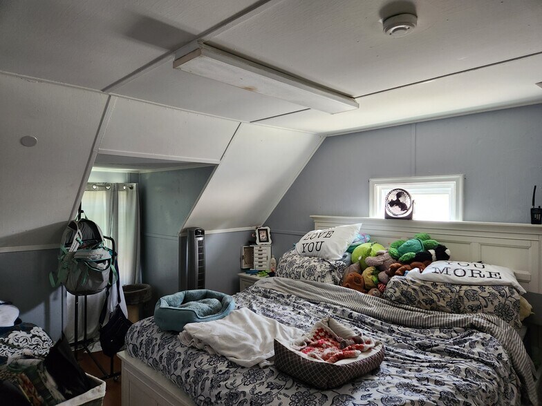More Photos Of 53 -55 Rte 30 N, Castleton Flex For Sale