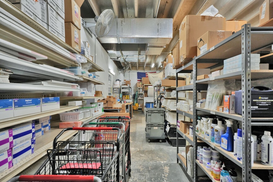 More Photos Of 8111-8119 NW 33rd St, Miami Warehouse For Sale