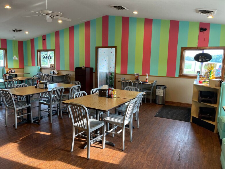 More Photos Of 2630 School Ln, Suamico Restaurant For Sale