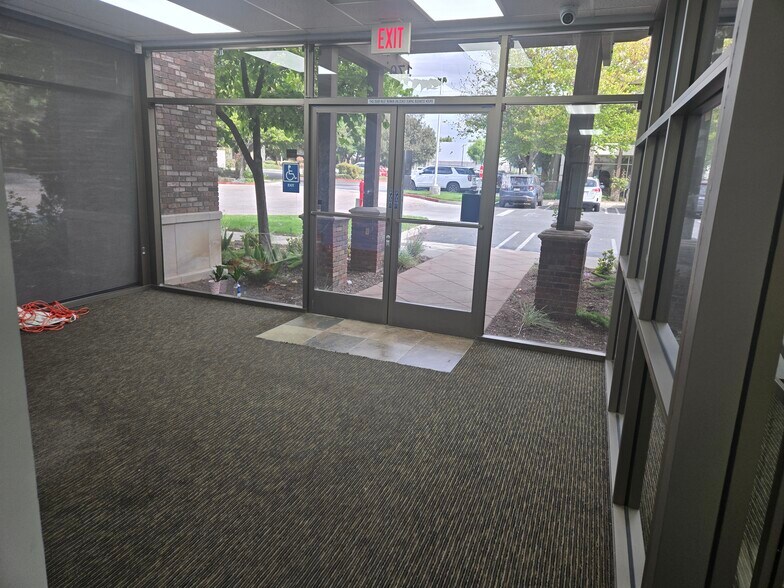 More Photos Of 170 E Arrow Hwy, San Dimas Office For Sale
