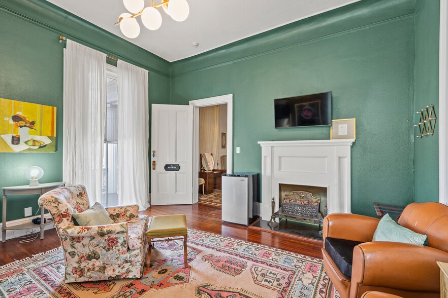 More Photos Of 1103 33rd St, Galveston Hotel For Sale