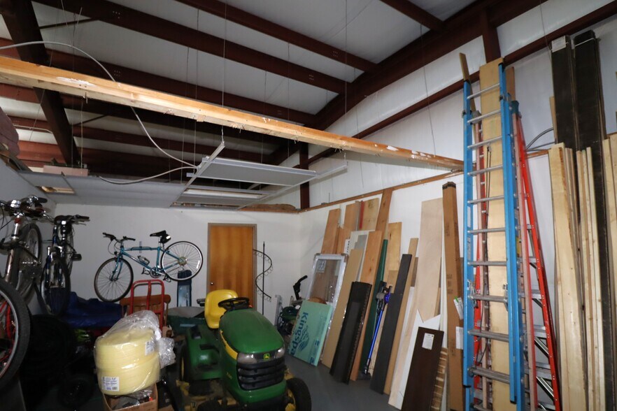 More Photos Of 1301 Sum Rd rd, Ashland Flex For Sale