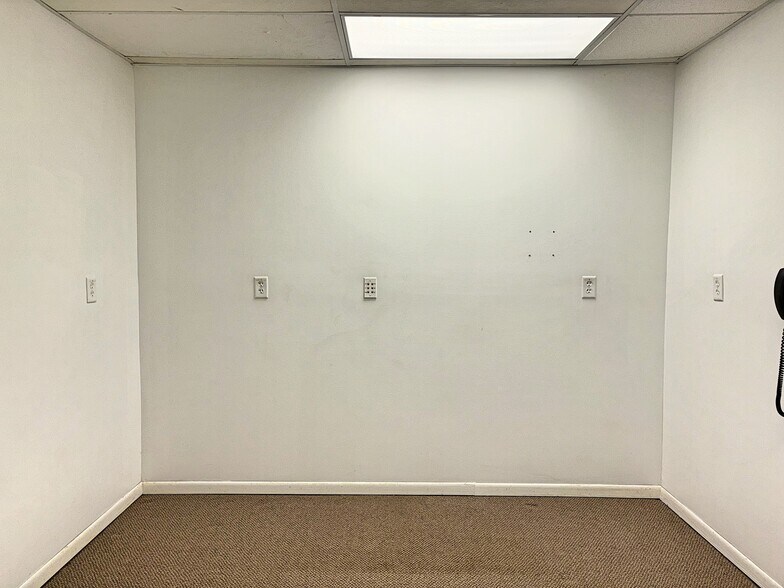 More Photos Of 146 E Main St, Braidwood Storefront For Sale