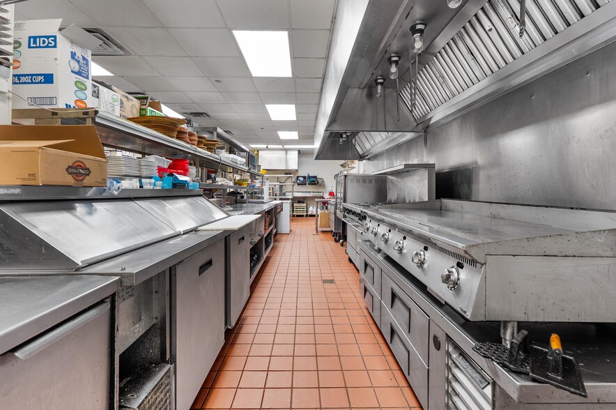 More Photos Of 850 Kepler Dr, Green Bay Restaurant For Sale