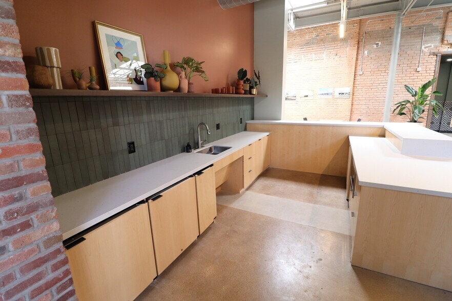 More Photos Of 4320 Main St, Dallas Loft Creative Space For Lease