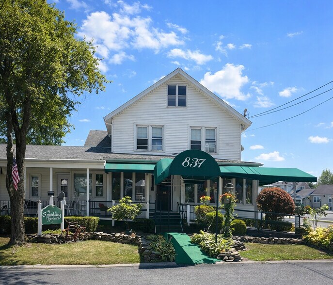 More Photos Of 10 Bruen Ct, Rensselaer Hospitality For Sale