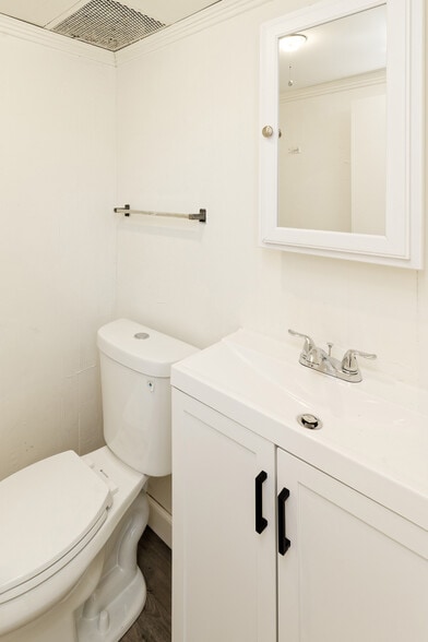 More Photos Of 2986 Chapman St, Oakland Warehouse For Lease