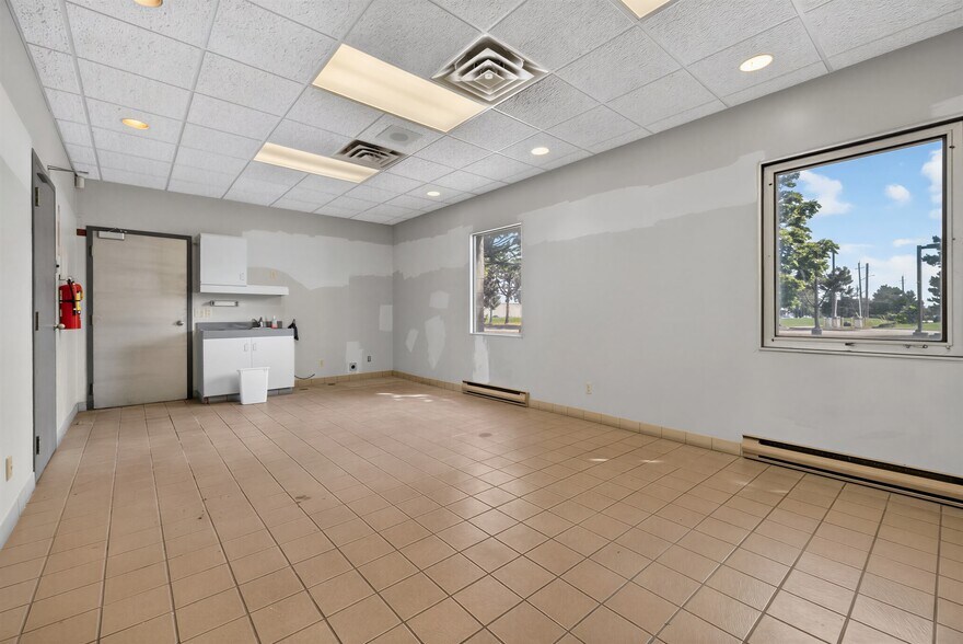 More Photos Of 3405 Rhodes Dr, Windsor Medical For Lease