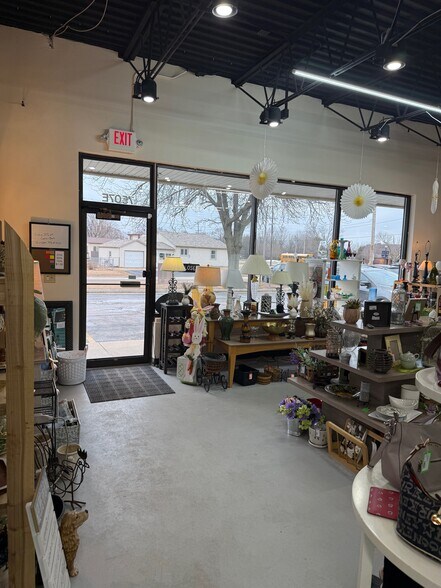 More Photos Of 7507 N 2nd St, Machesney Park Storefront Retail Office For Lease