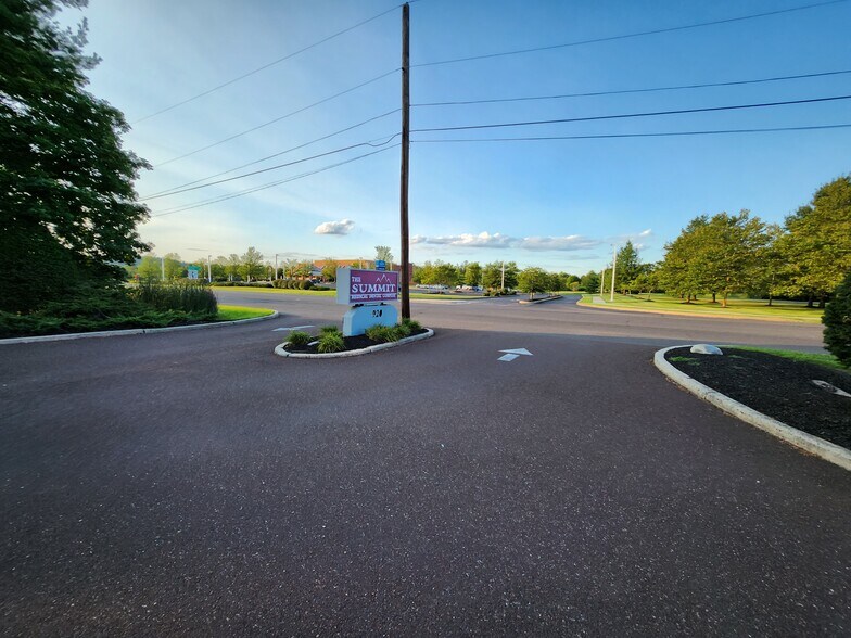 More Photos Of 920 Lawn Ave, Sellersville Medical For Sale
