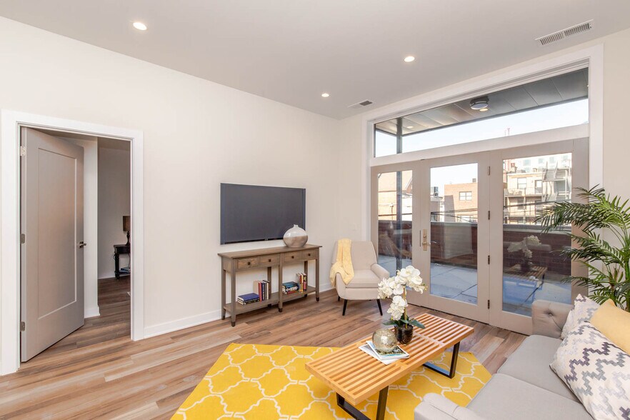 More Photos Of 1553 N Wells St, Chicago Apartments For Sale