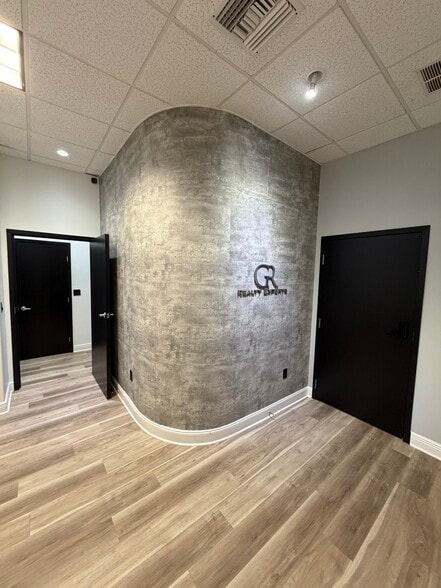 More Photos Of 8751 Commodity Cir, Orlando Medical For Lease