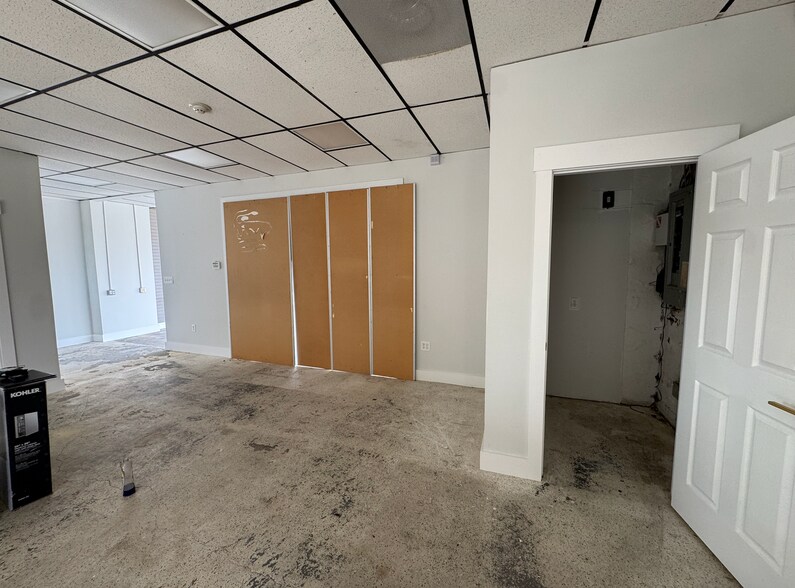 More Photos Of 70-72 Jayne Blvd, Port Jefferson Station Freestanding For Lease