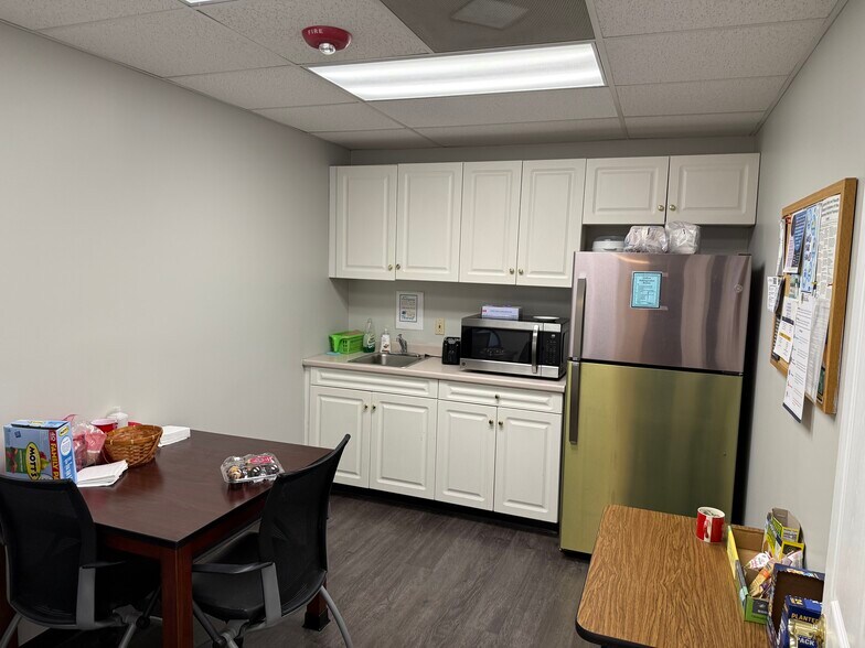 More Photos Of 109 W 8th Ave, Gastonia Office For Sale