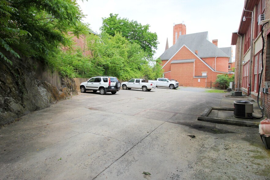 More Photos Of 217-219 W Beverly St, Staunton Storefront Retail Office For Sale